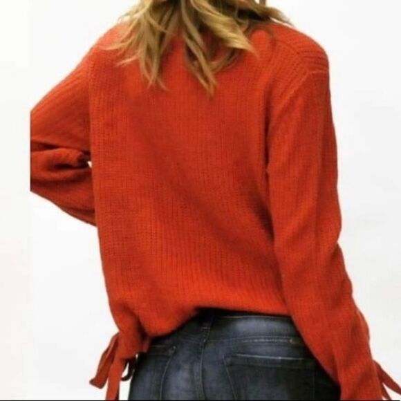 Side Lacing Sweater - Picture 7 of 16